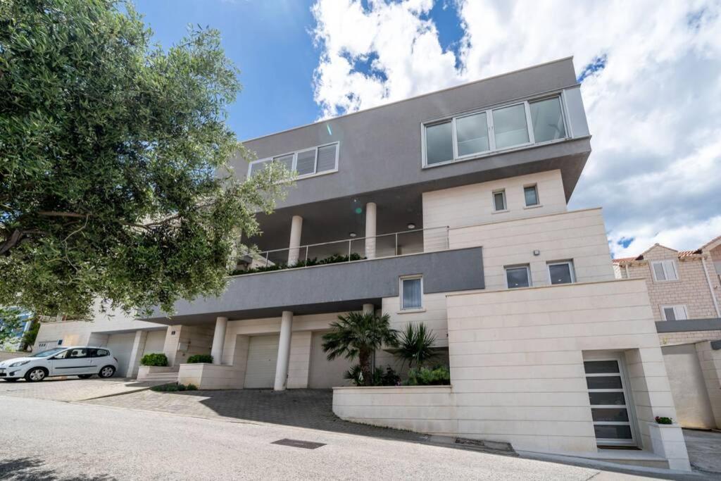 Apartment Diana: Bayside View Beauty - A Romantic *
