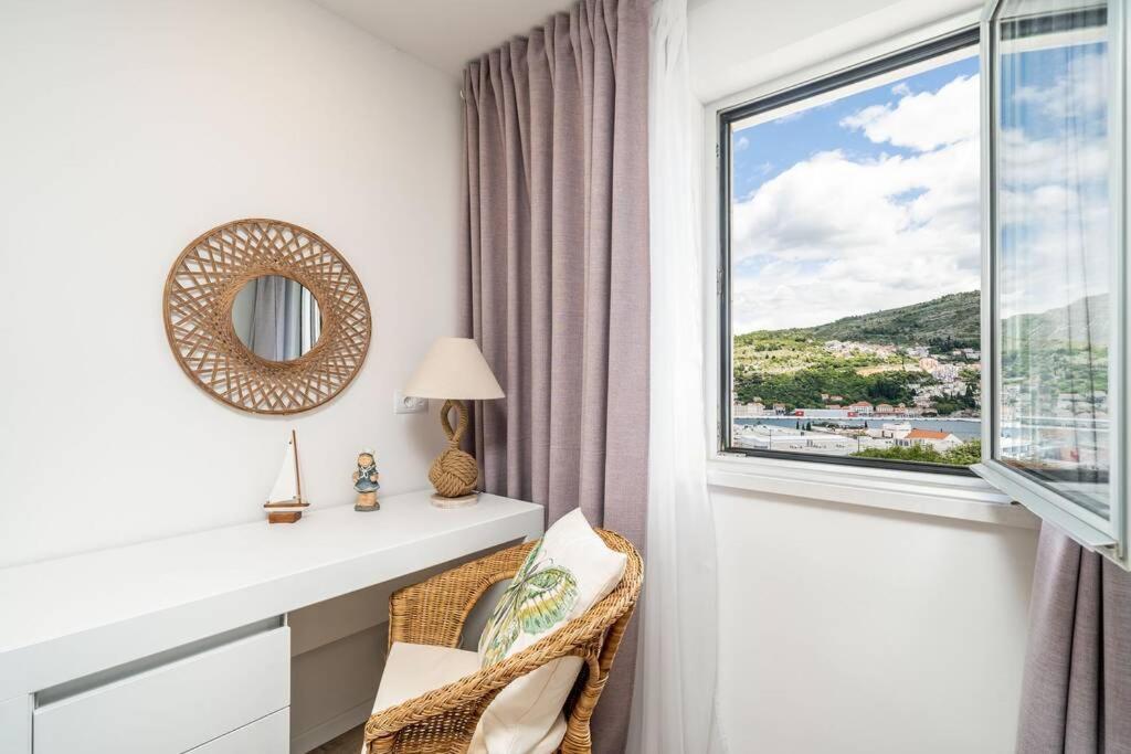 Diana: Bayside View Beauty - A Romantic Apartment *